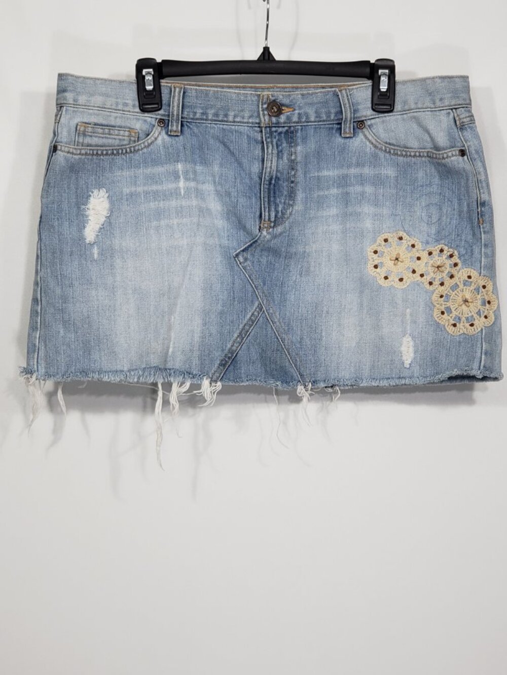 Old Navy Ultra Low Waist Denim Mini Skirt Embroidered with beading Sz 14